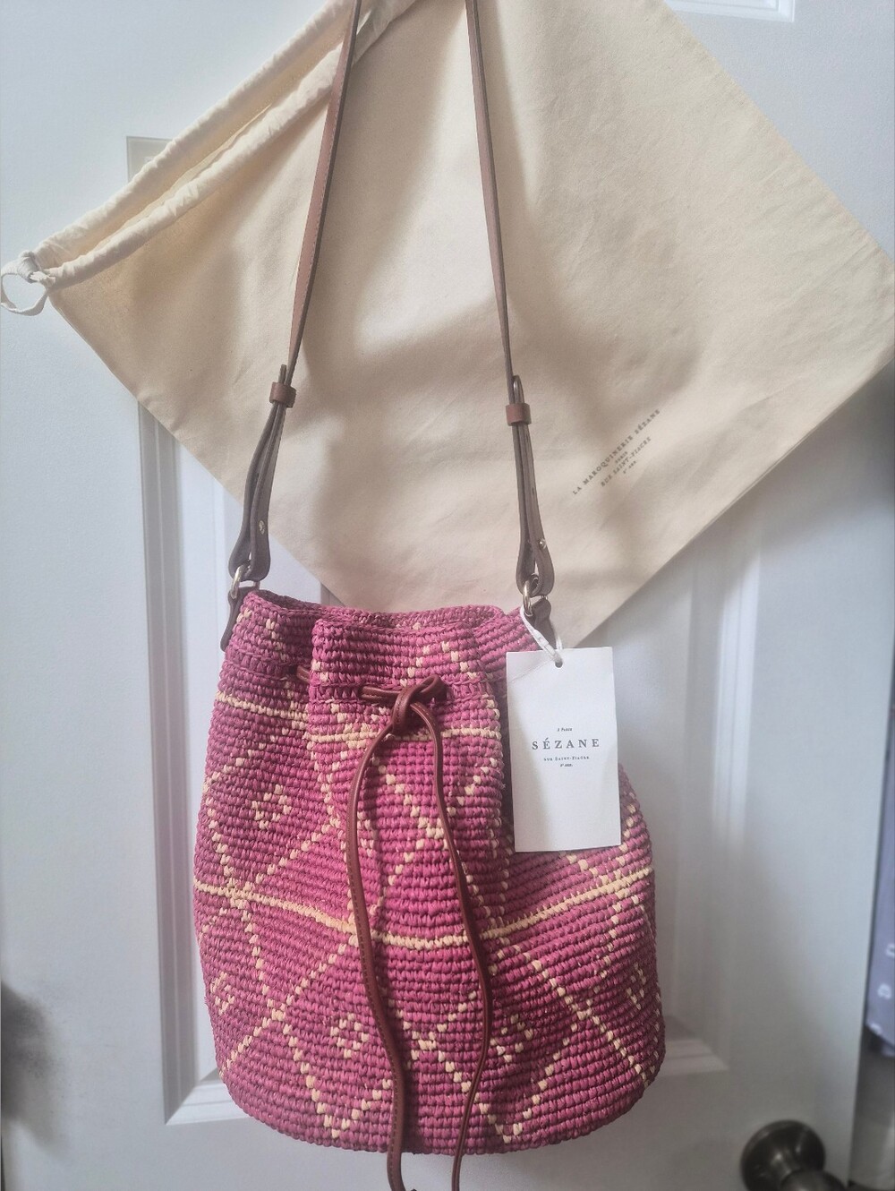 * NWT* [Sezane] Farrow Bucket Bag In Bougainvillia, Raffia - Picture 16 of 16